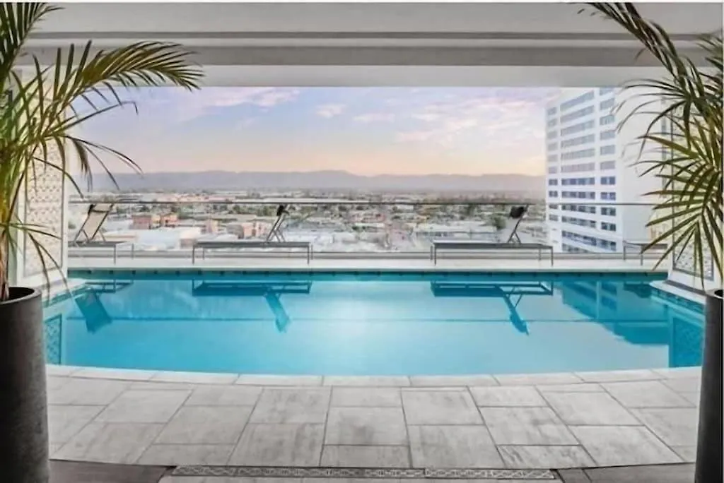 Heart Of Downtown Highrise City Views Apartment Phoenix